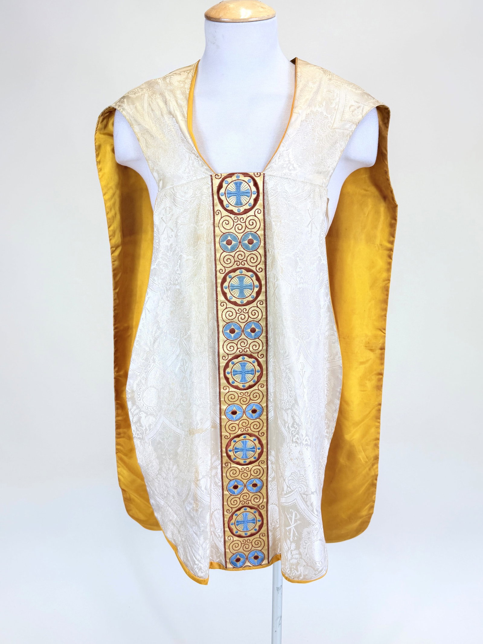 VINTAGE PATTERNED SILK & EMBROIDERED CATHOLIC PRIEST COAT: Total L 80", Wd 25.5", staining/wear at neckline, see photos
