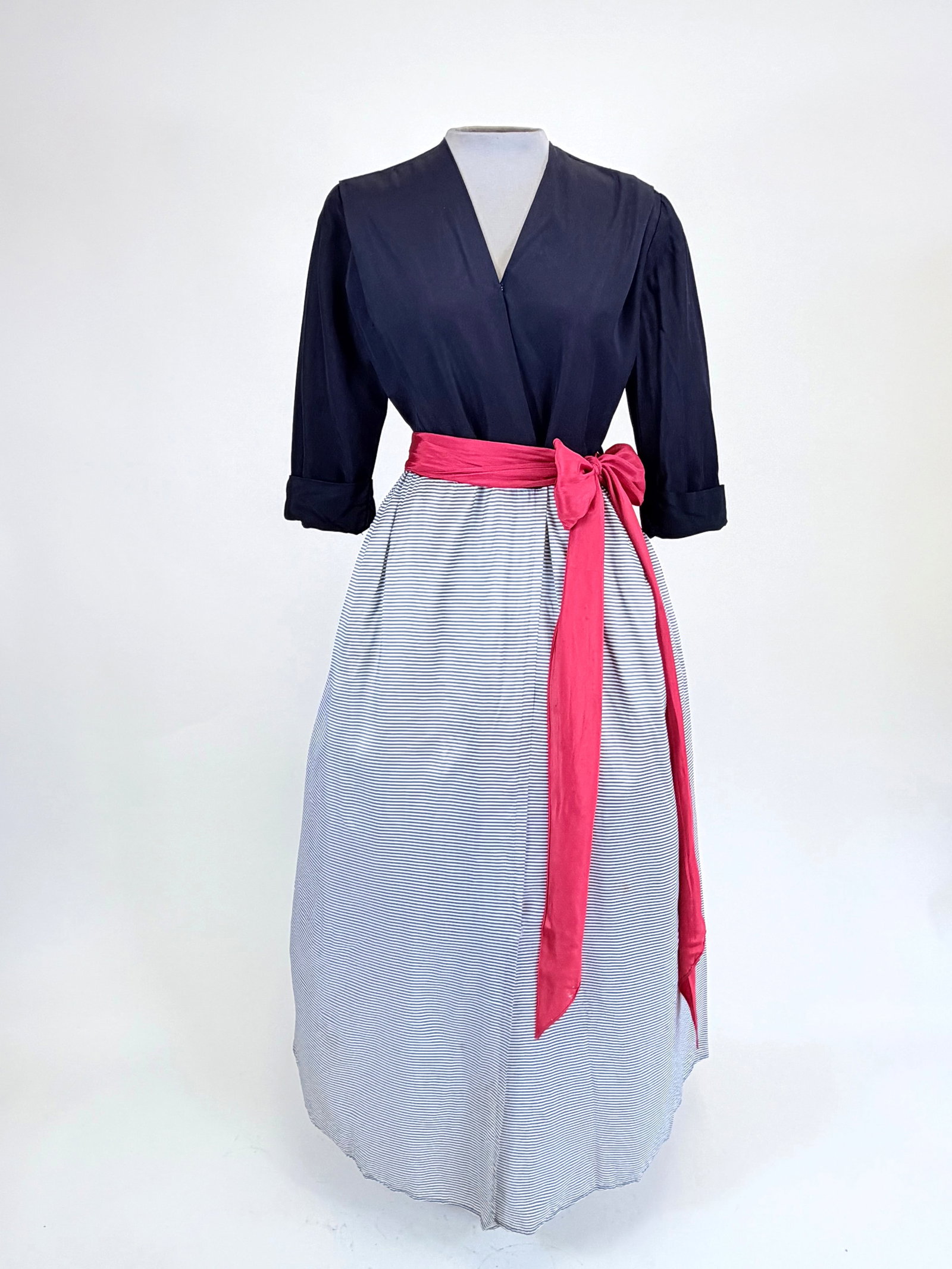 VINTAGE EARLY 1950s SHARON RAE WRAP DRESS: Comes w/ contrasting tie belt, B 37", W 28", belt w/ spot stains, see photos