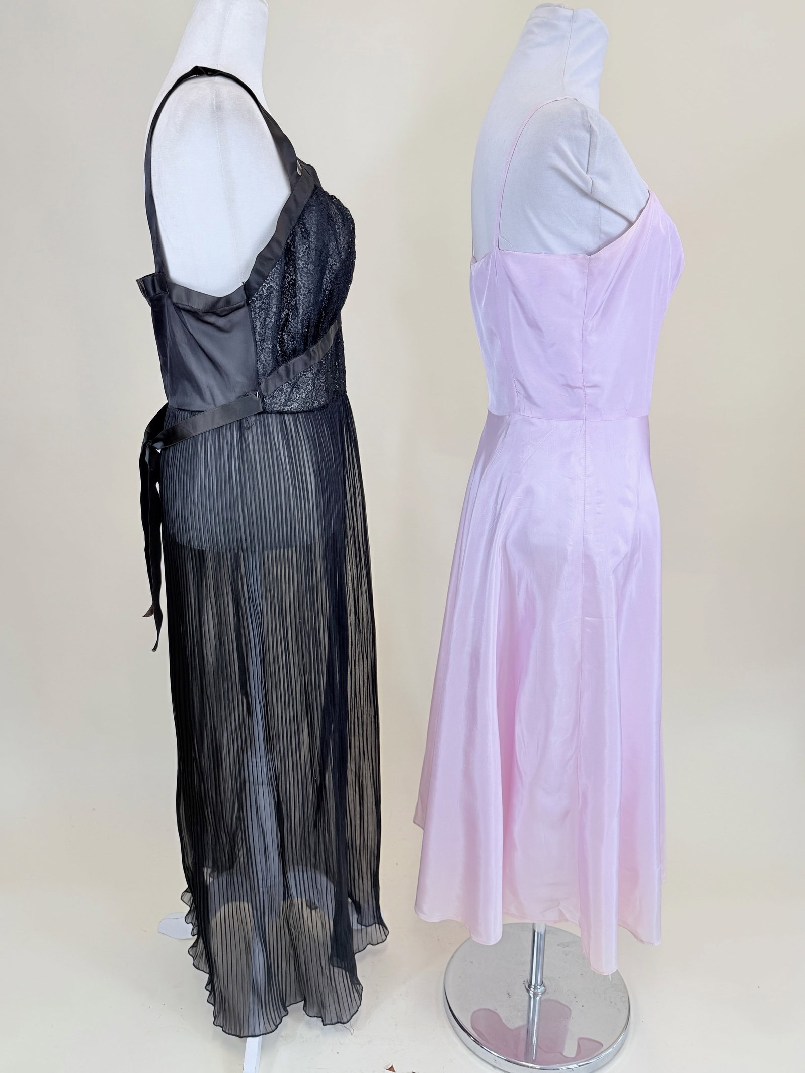 TWO VINTAGE 1950s/60s SLIPS - 3