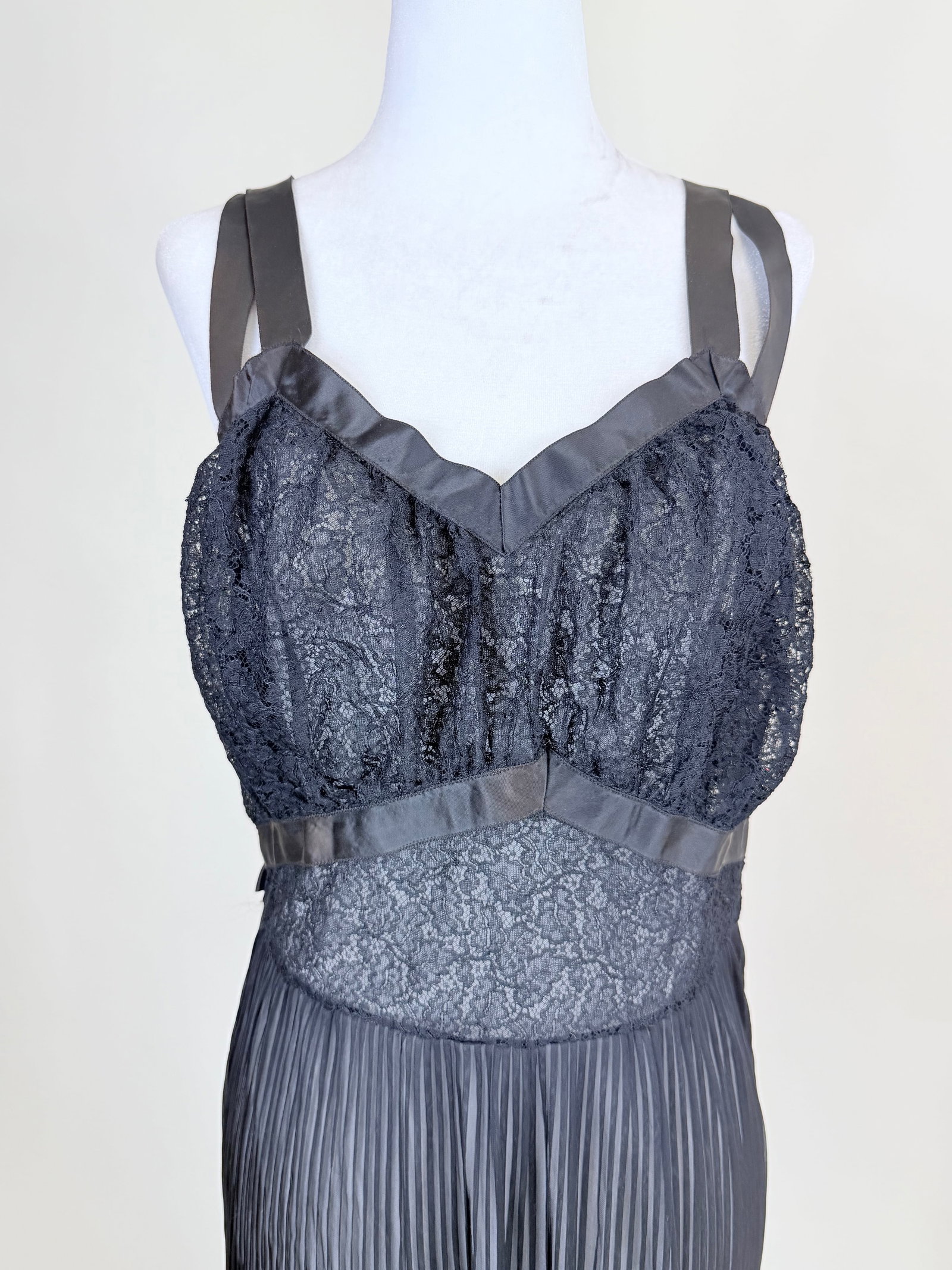 TWO VINTAGE 1950s/60s SLIPS - 5