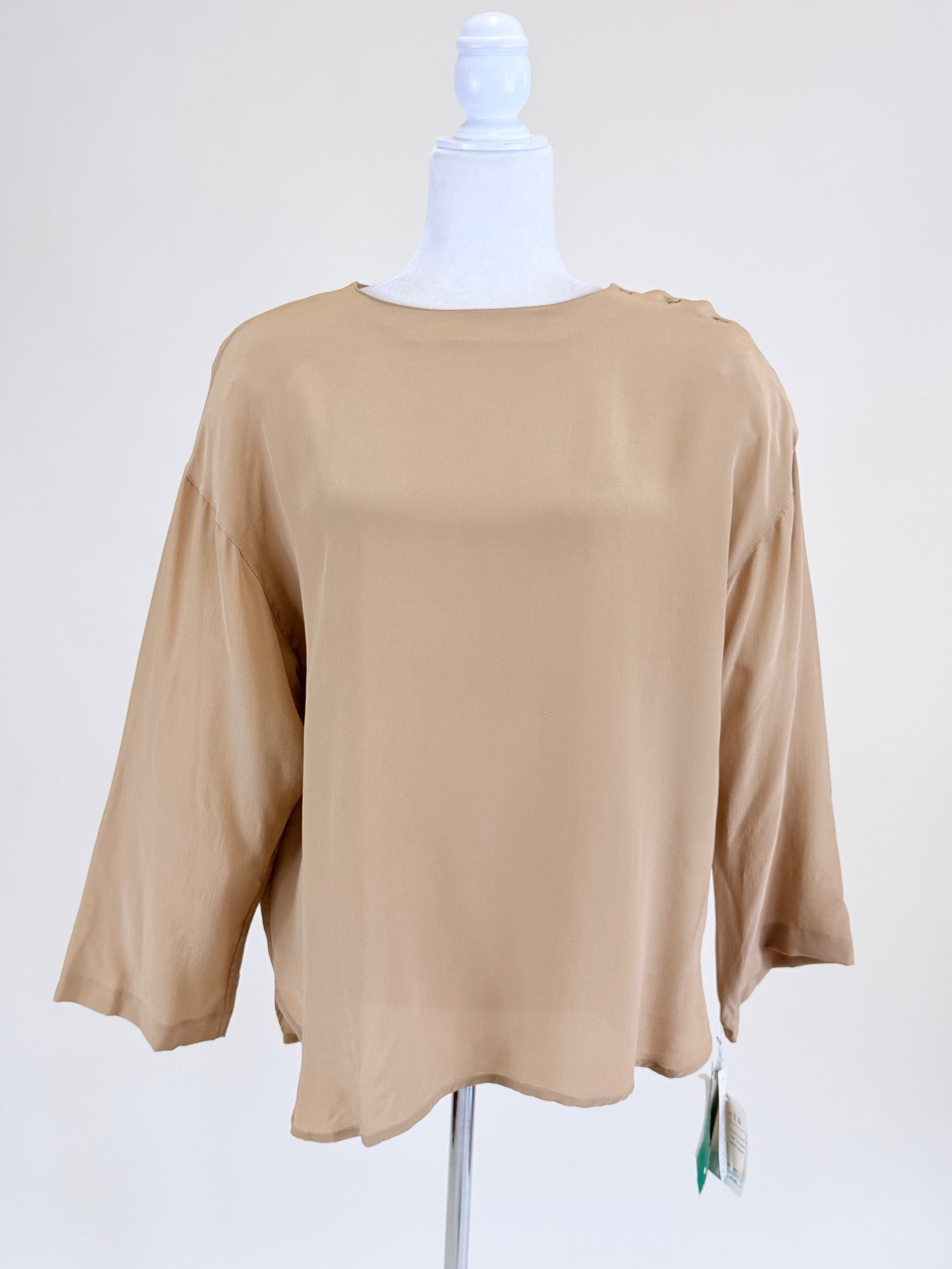 VINTAGE 1980s DEADSTOCK CHRISTIAN DIOR SILK CREPE BLOUSE: B/W up to 44", few small pulls