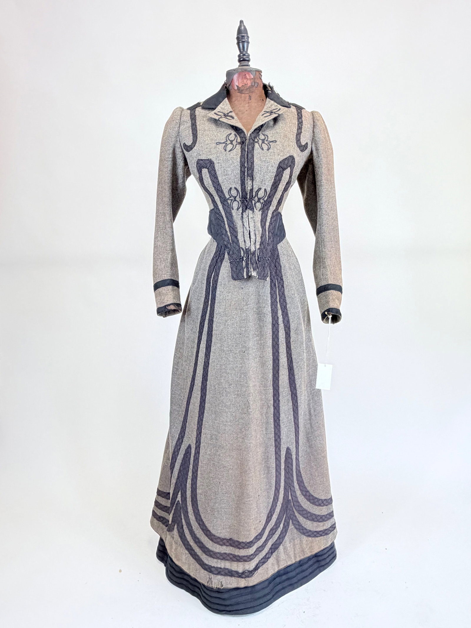ANTIQUE c. 1900 FREDERICK LOESER WOOL WALKING SUIT: B 36", W 26", skirt W 26", fraying to collar & front applique, separation/holes at W band, small holes in skirt, see photos