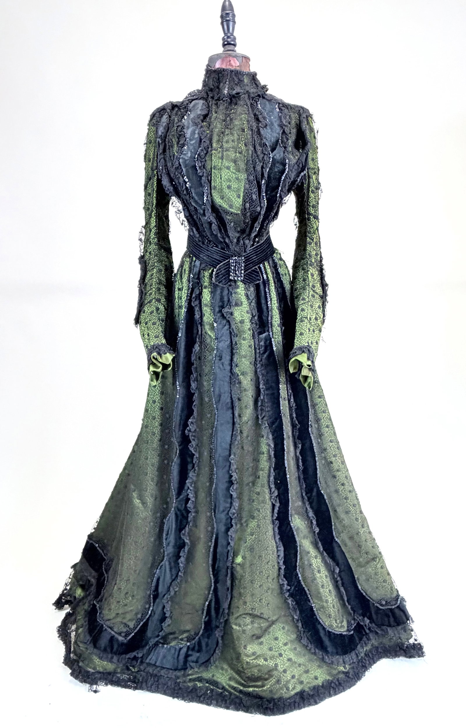ANTIQUE c. 1900 GREEN SATIN & BLACK LACE DINNER DRESS (1 of 14)