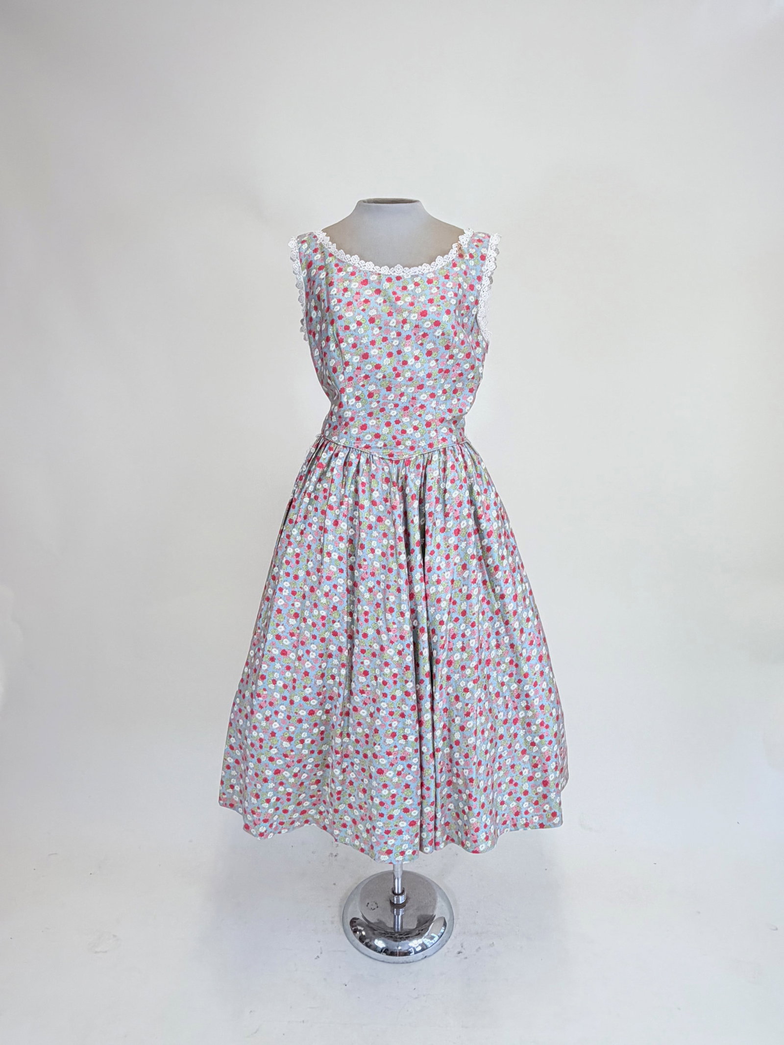 PRINTED SATEEN SUNDRESS, 1950s-1960s: B 36", W 28", some staining to lace trim, see photos