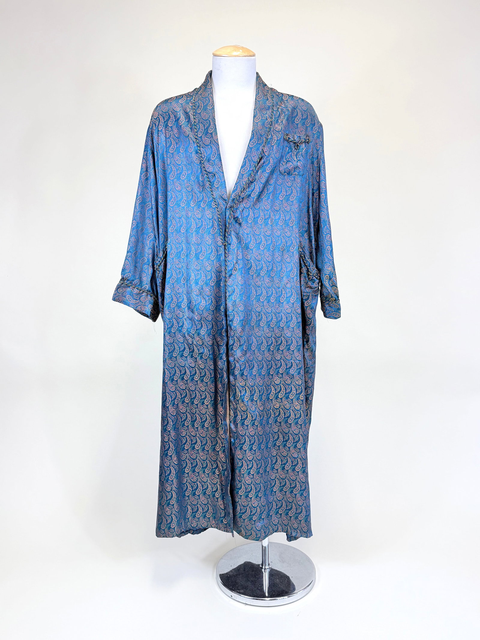 PAISLEY PATTERNED MAN'S ROBE, 1970s - 2