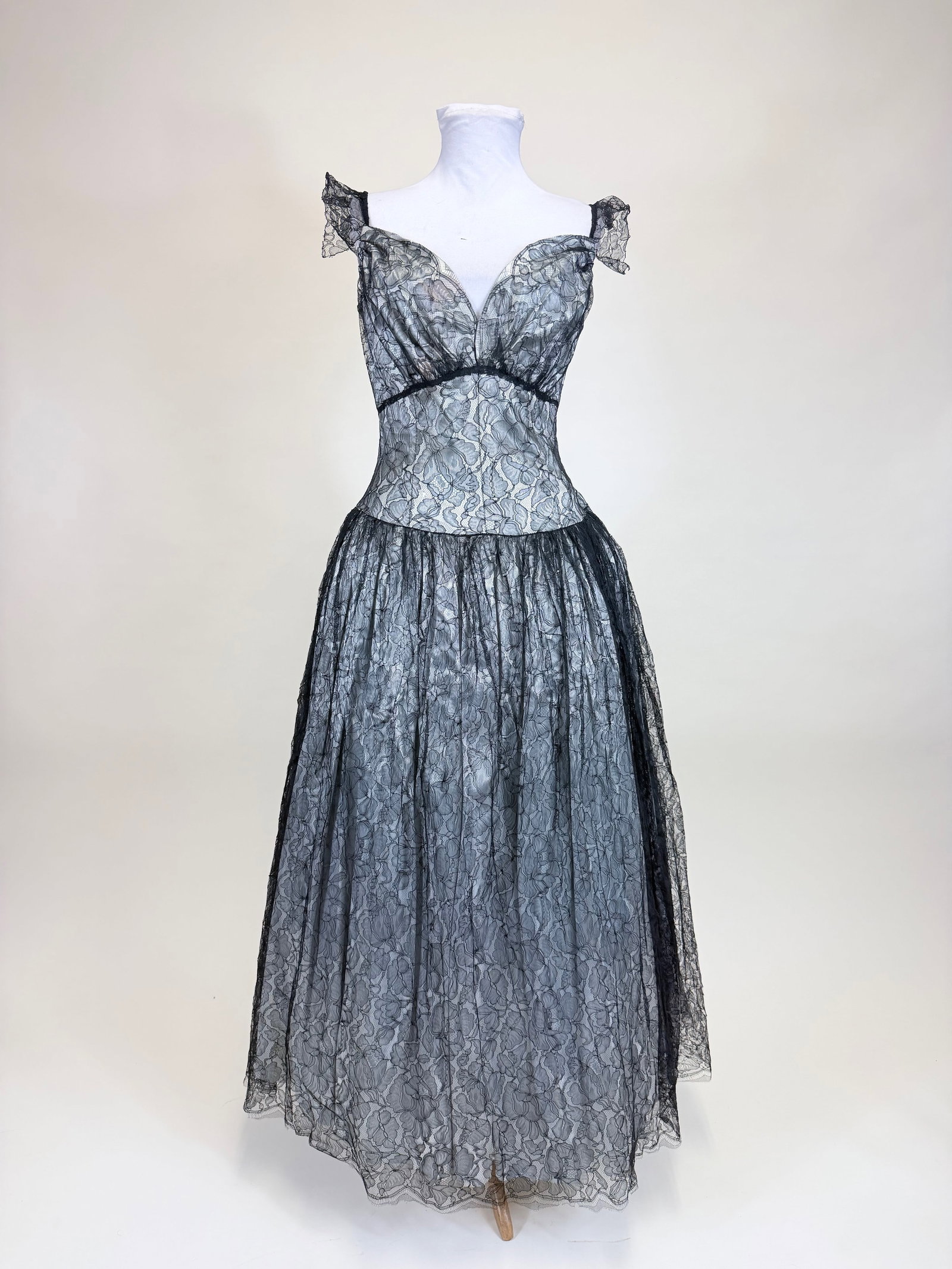 BLACK LACE & SATIN EVENING GOWN, 1950s: B 35", W 28", good condition, see photos. Provenance: From the M. Estella Sprague Costume Collection