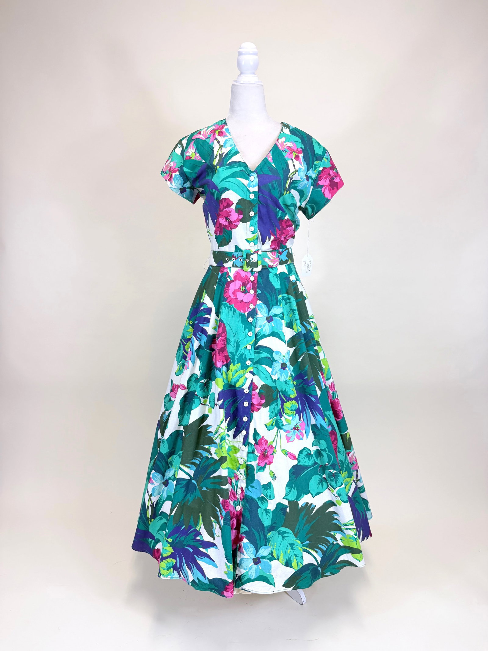 FLORAL PRINTED COTTON DAY DRESS, 1980s: w/ original self covered belt, B 40", W 29", discoloration & small spot stains, see photos. Provenance: From the M. Estella Sprague Costume Collection