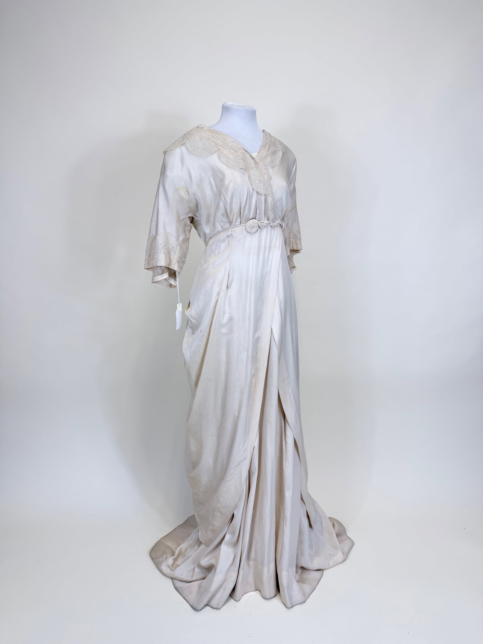 CREAM SILK & LACE WEDDING GOWN, 1911 (1 of 10)