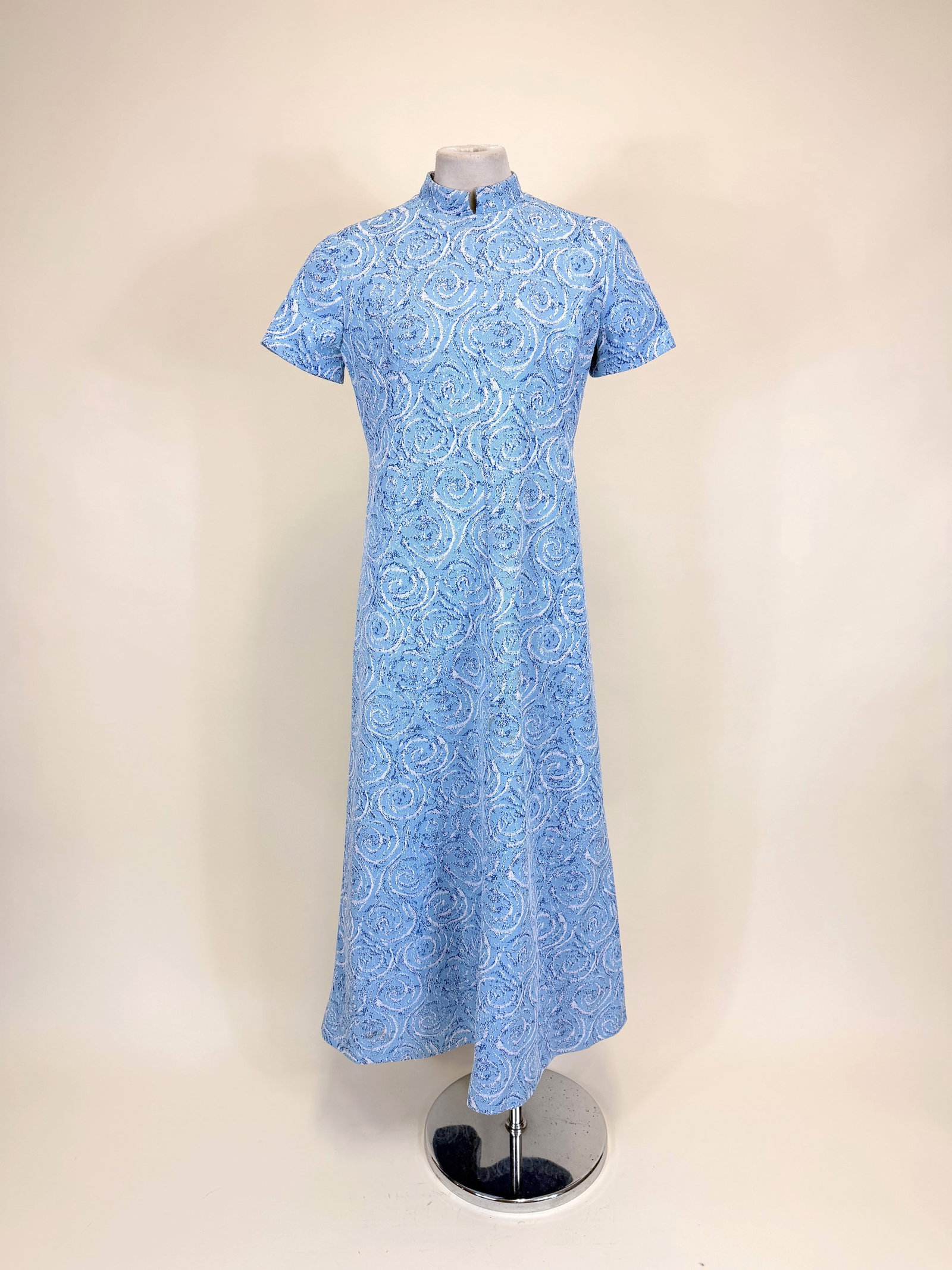BLUE & WHITE KNIT SHEATH DRESS, 1970s: B 37", W 33", spot stains to right sleeve & skirt, see photos