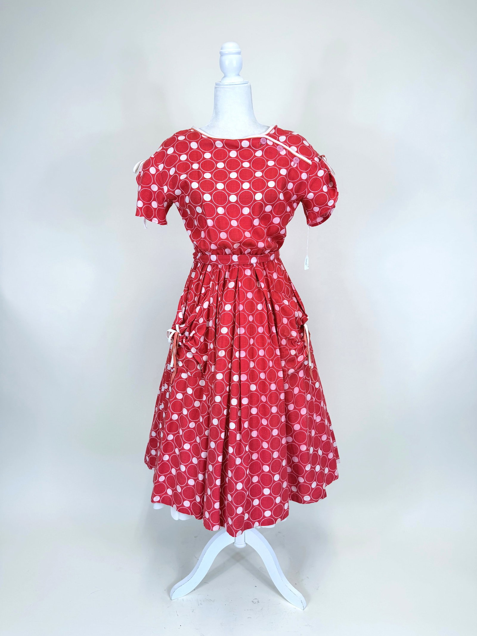 RED & WHITE CIRCLE PRINTED DAY DRESS, EARLY 1980s: w/ original tie belt, B 38", W up to 32", good condition, see photos