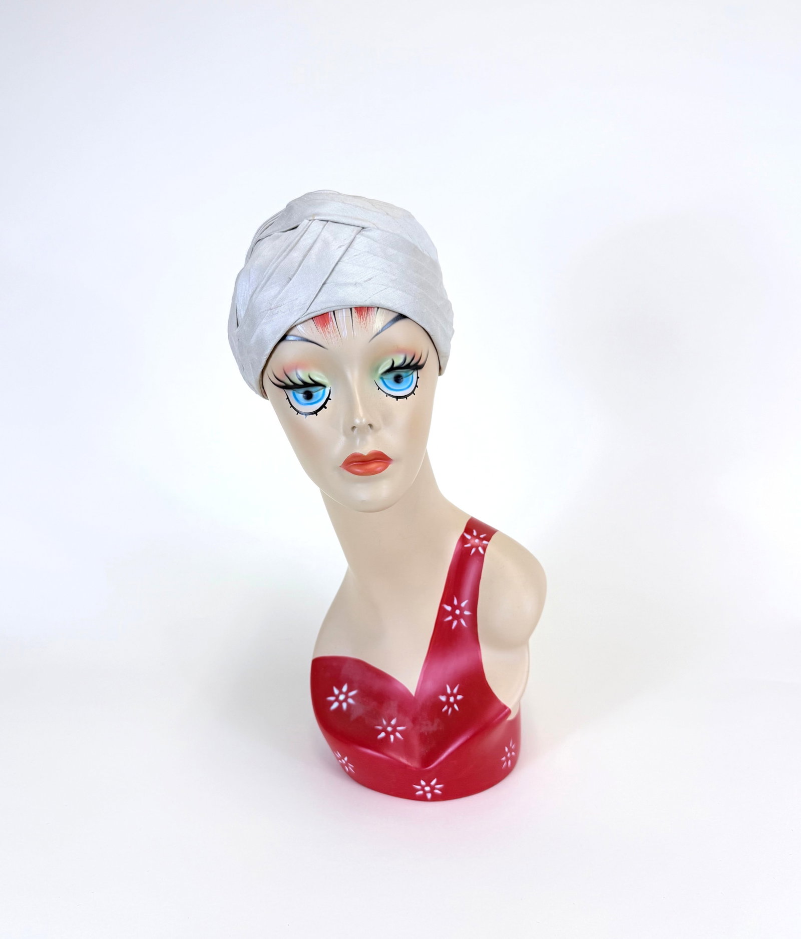 PLEATED RAW SILK TURBAN, 1960s: Few spot stains, see photos