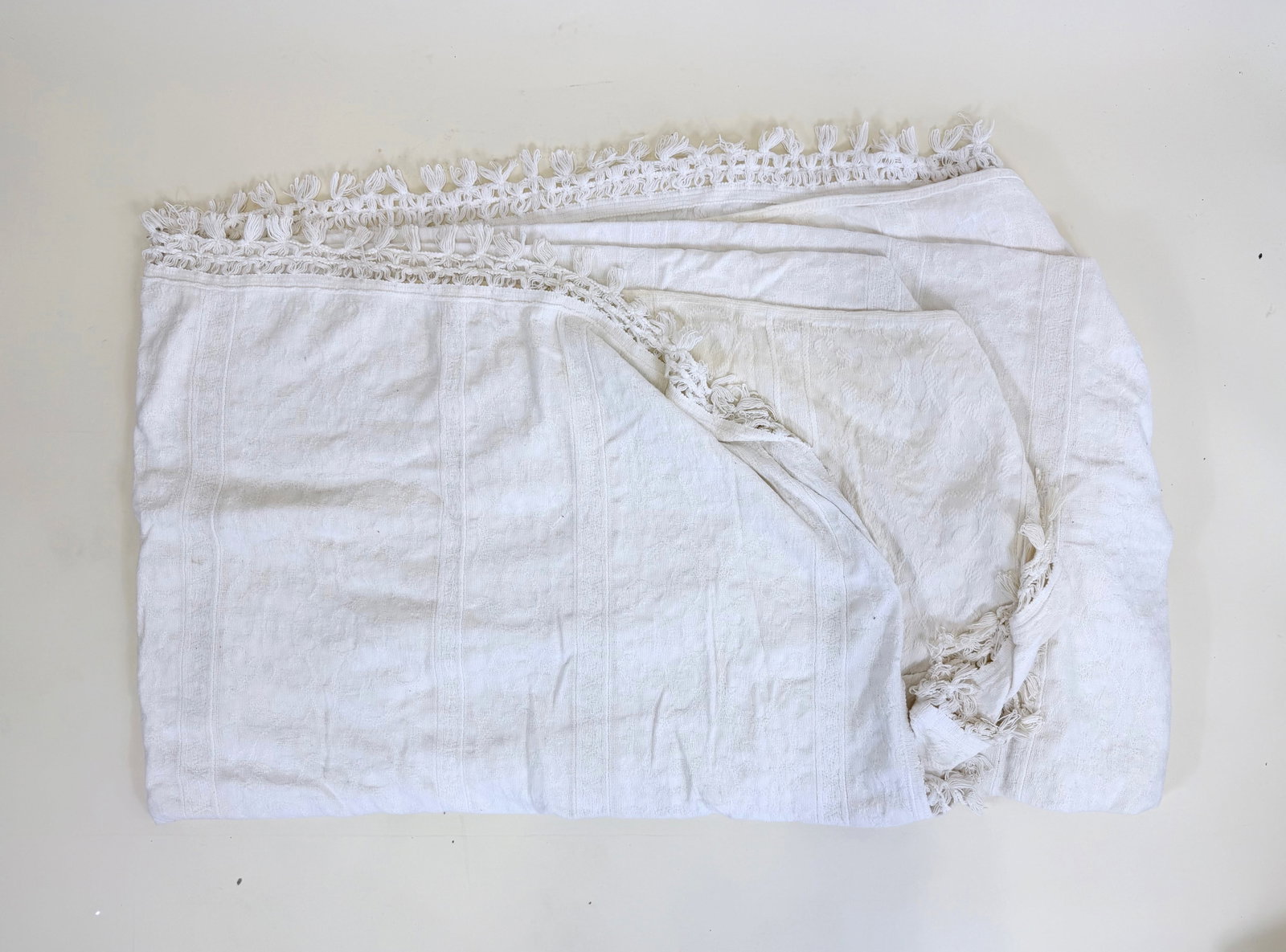 COTTON BEDSPREAD, 20TH C: Good condition, see photos