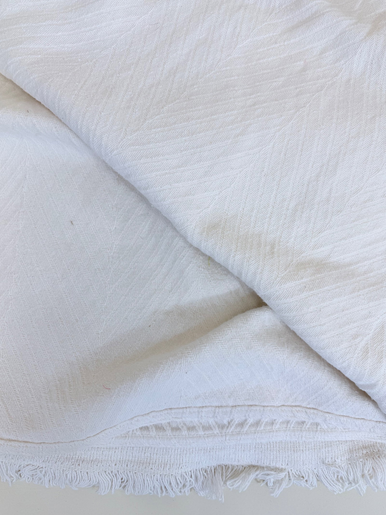 TWO COTTON BEDSPREADS, 20TH C - 3