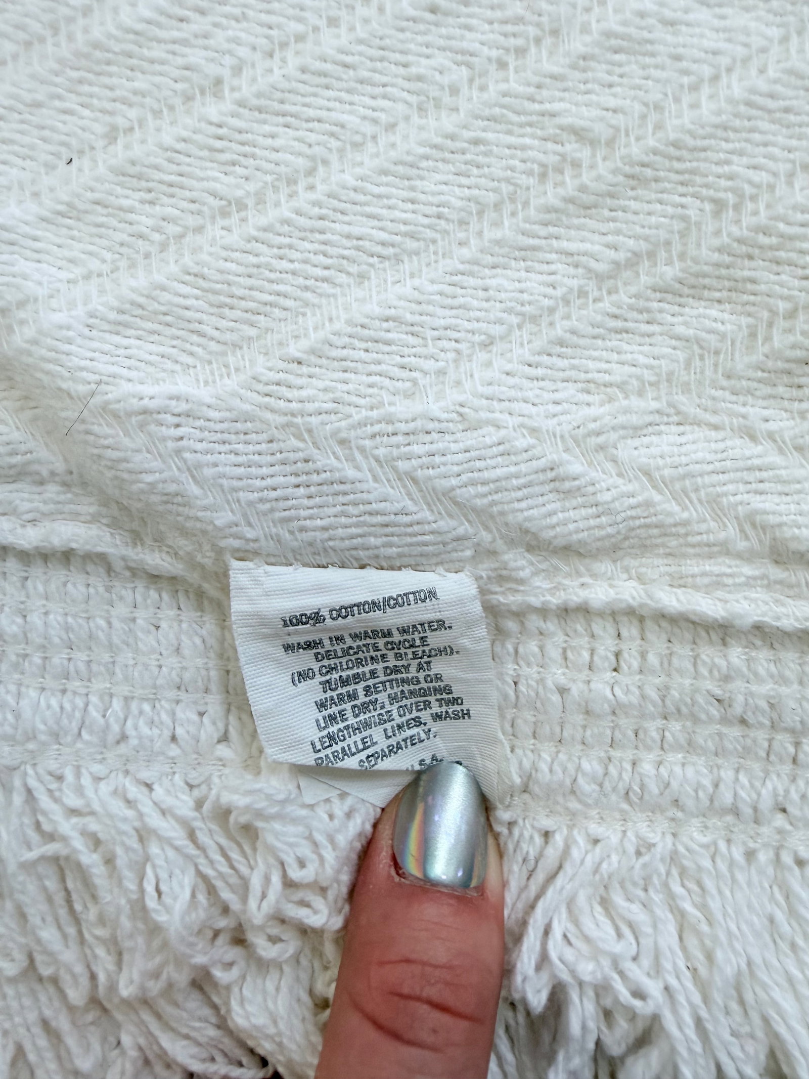 TWO COTTON BEDSPREADS, 20TH C - 4