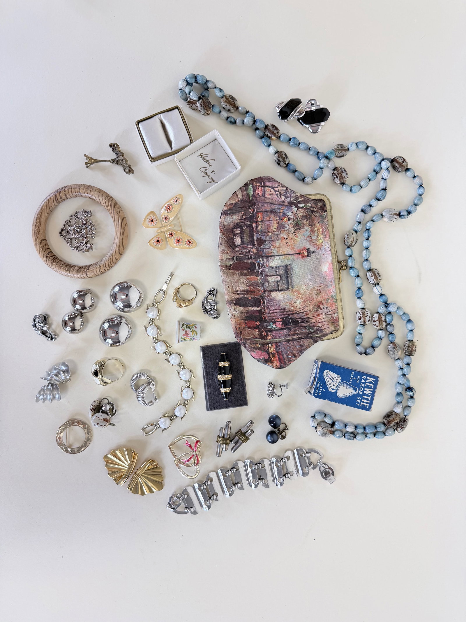 COLLECTION OF COSTUME JEWELRY & ACCESSORIES (1 of 2)