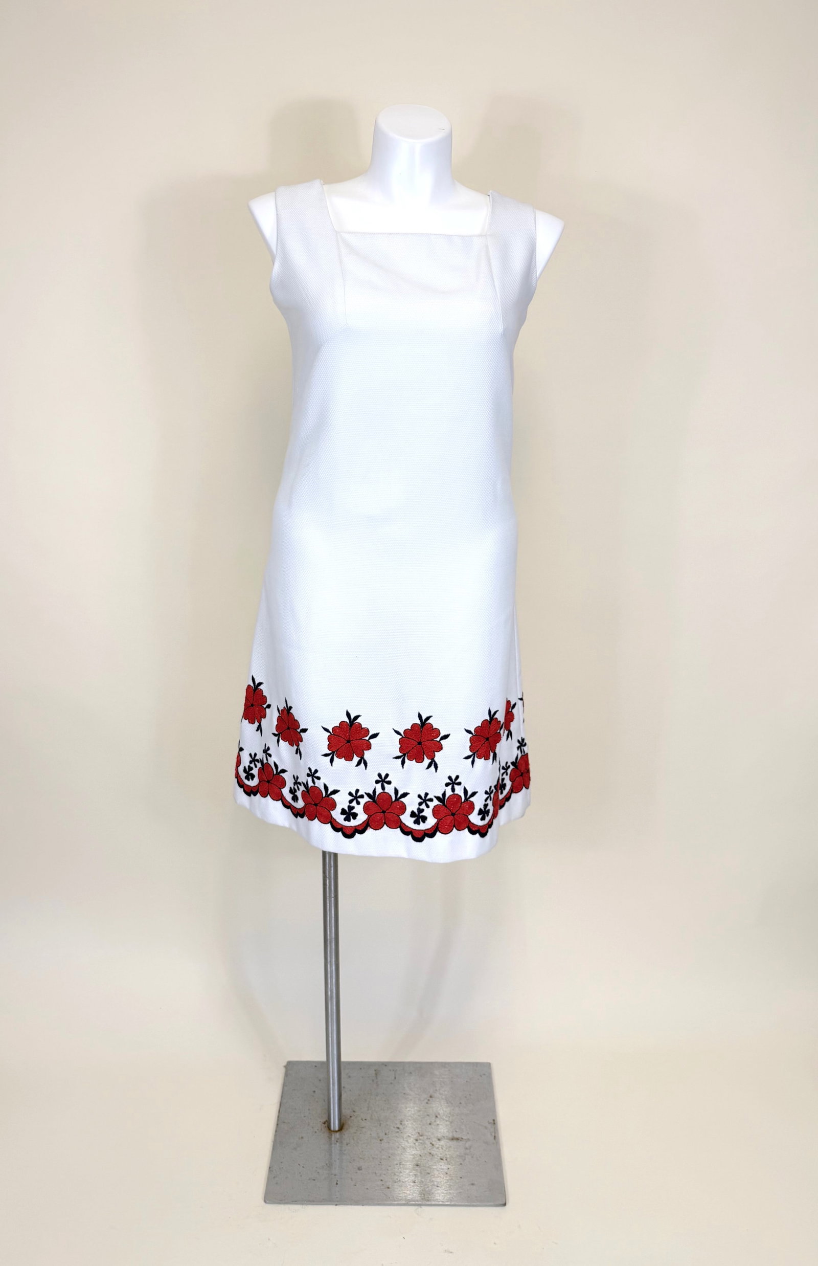 EMBROIDERED WAFFLE WEAVE SHEATH DRESS, 1960s: B 40", W 36". Good condition.