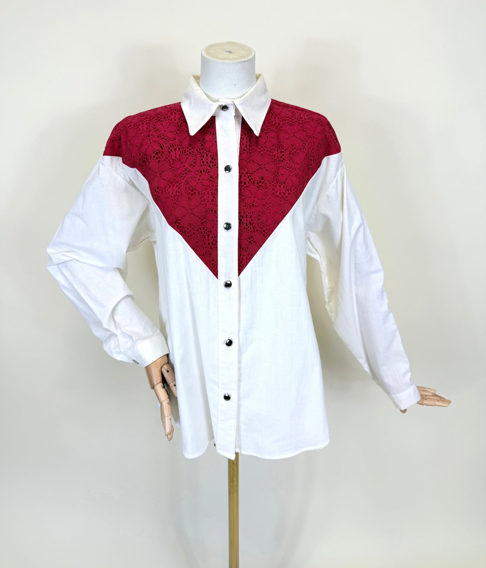 WHITE COTTON & SCARLET LACE ROCKABILLY BUTTON UP, 1980s (1 of 7)