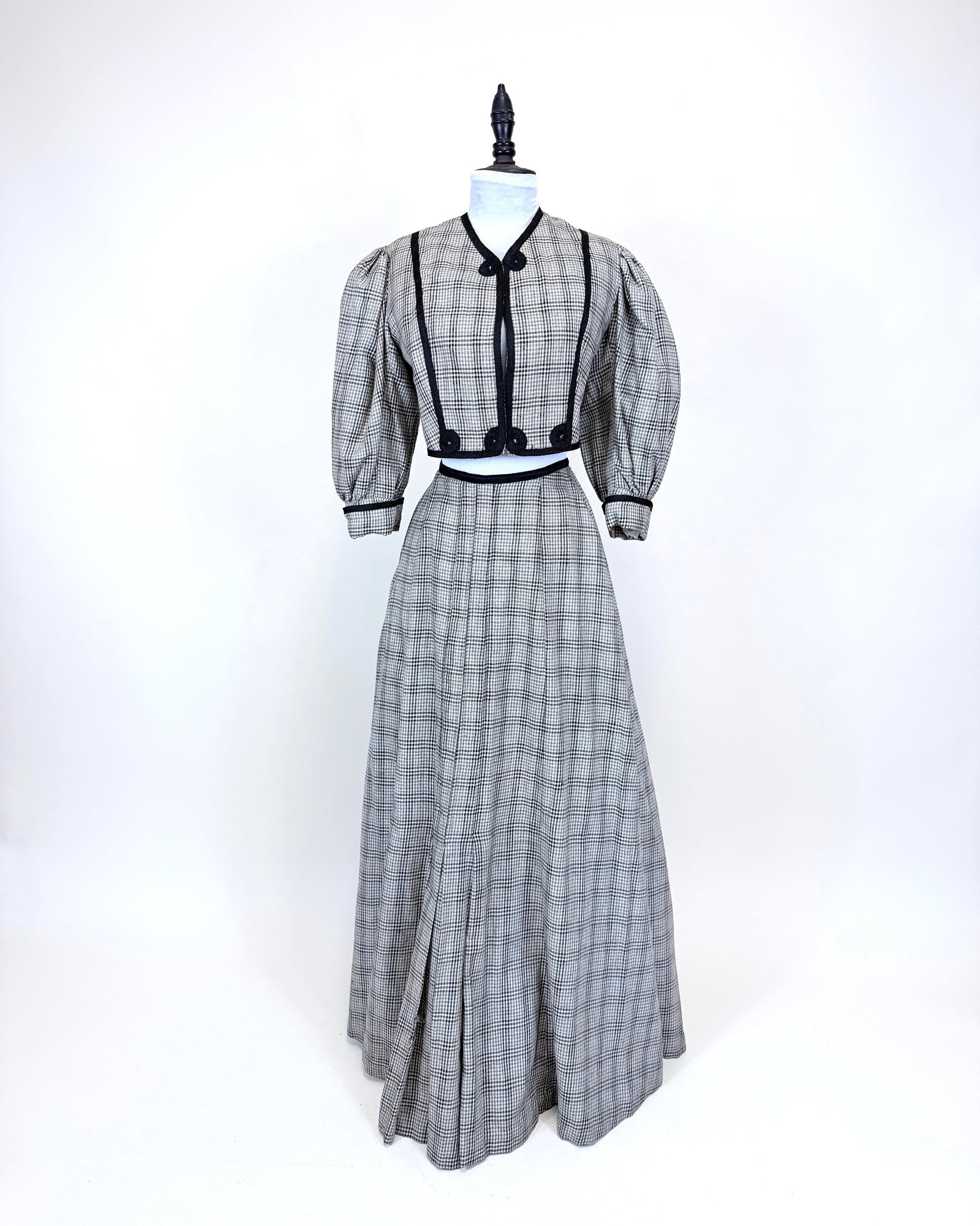 ANTIQUE BLACK & WHITE PLAID WOOL WALKING SUIT, 1905 (1 of 8)