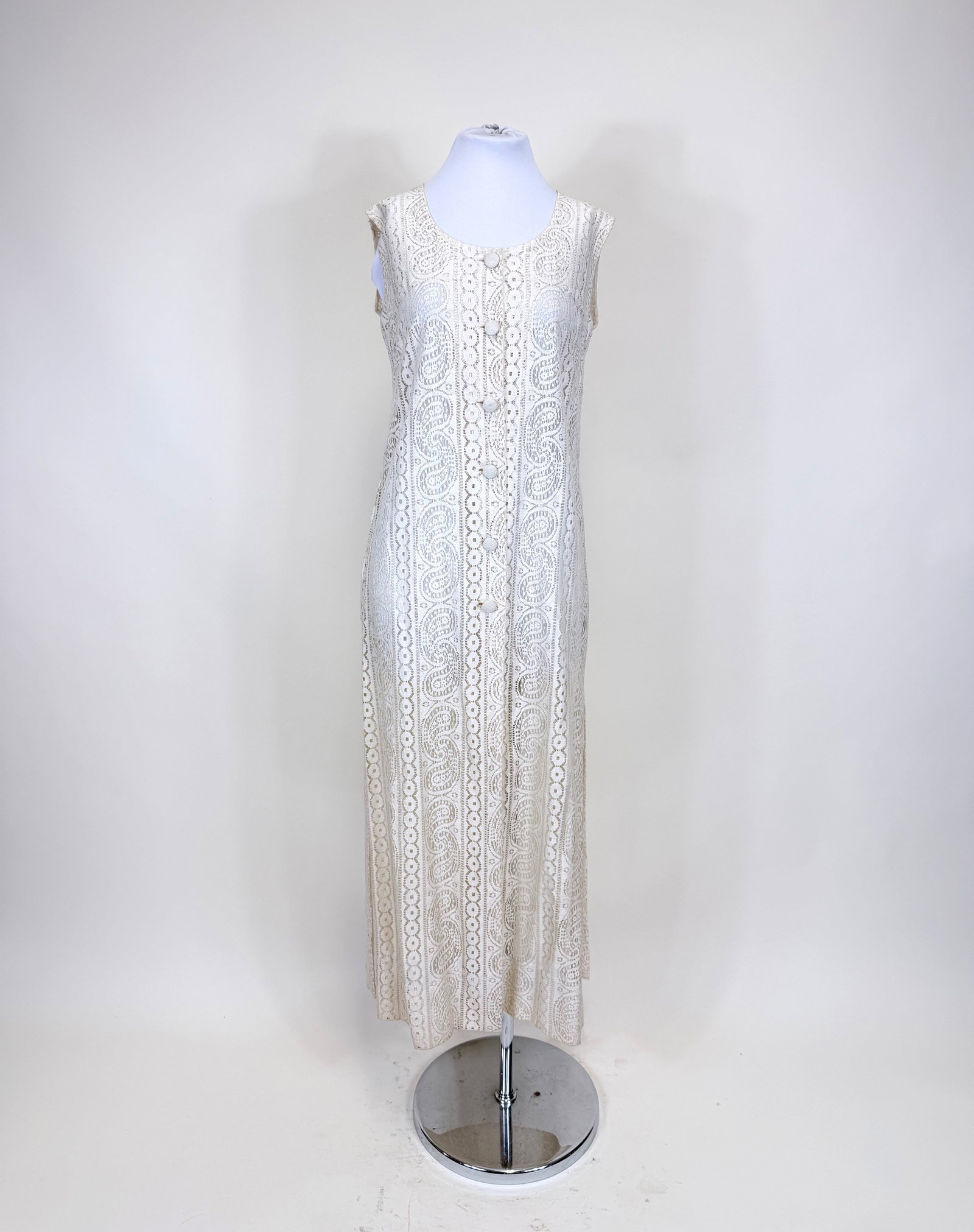 WOVEN LACE BEACH COVER UP, 1970s: B 34", W 32". Good condition.