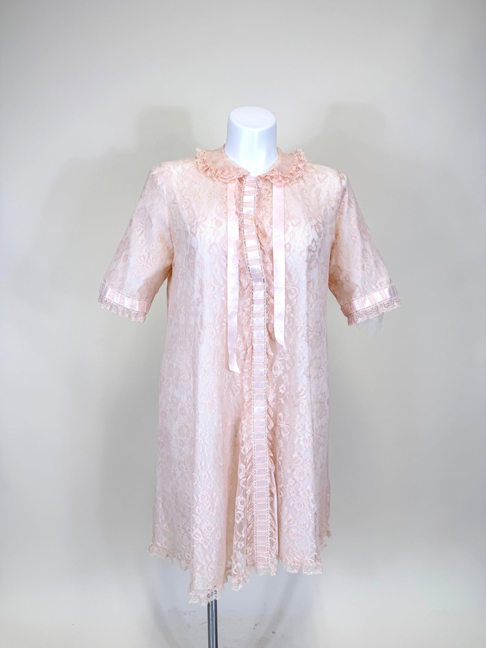 PEACH LACE BOUDOIR ROBE, 1960s (1 of 7)