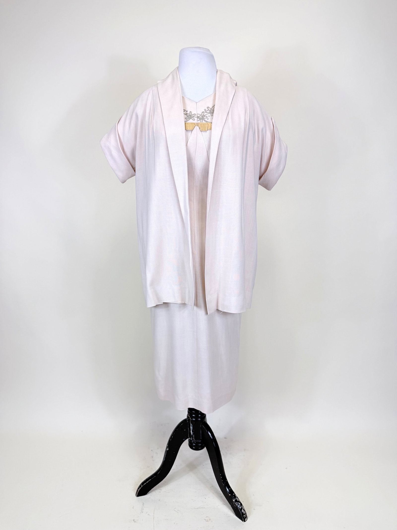 TWO PIECE LINEN WEAVE ENSEMBLE, 1960s: B 32", W 26", Jacket L 28.5", very light staining back of right shoulder, see photos.