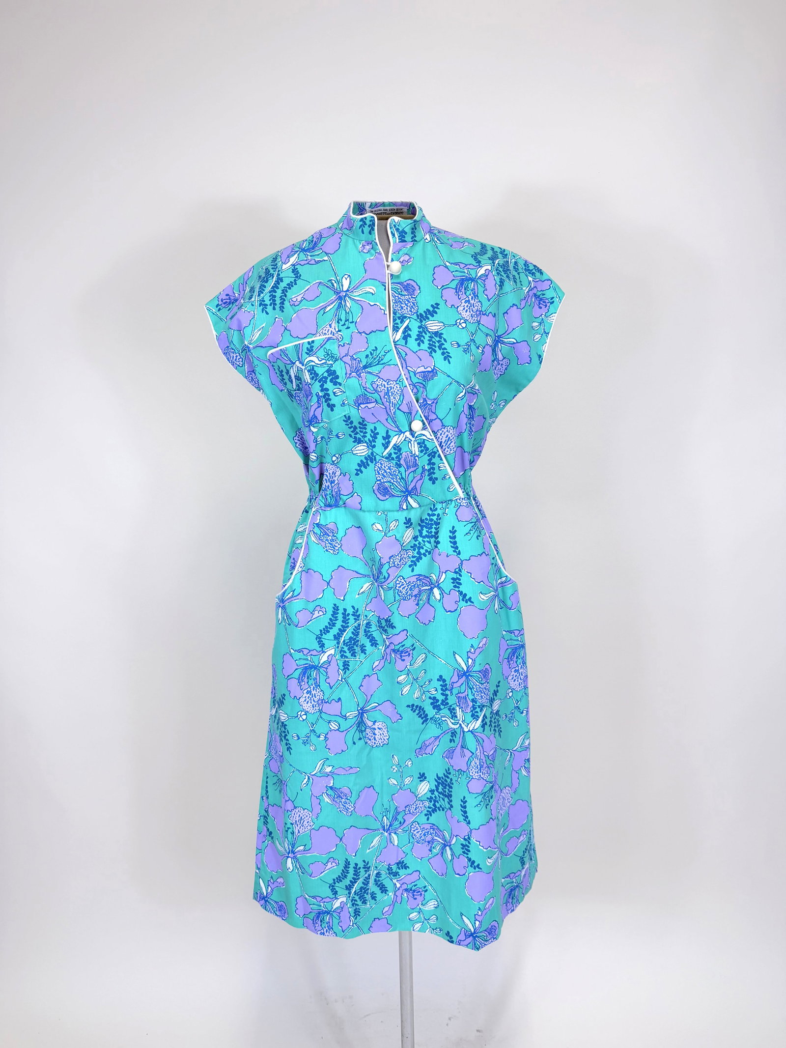ORCHID PRINT COTTON SUMMER DRESS, 1960s-1970s: B 38", W up to 30". Good condition.