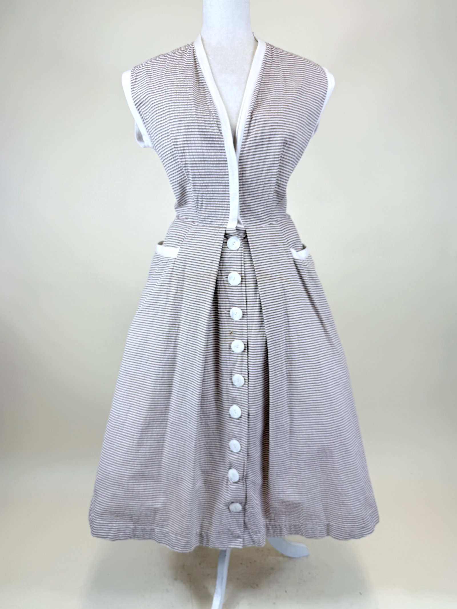 BROWN & WHITE SEERSUCKER SUMMER DRESS, 1950s: B 42", W 28", hole between buttons, spot staining/discoloration, see photos