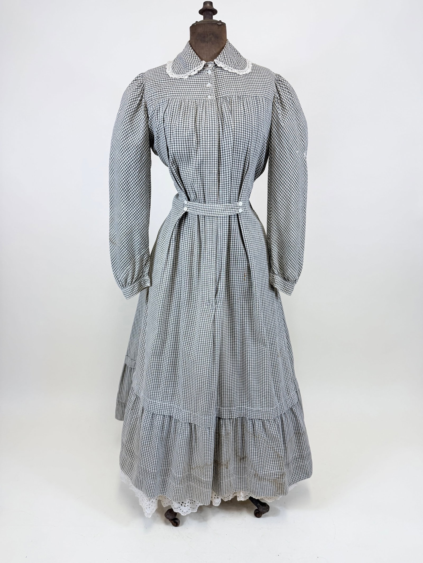 ANTIQUE BLACK & WHITE CHECKED COTTON AT HOME DRESS, c. 1900: B up to 40", W up to 34", wear spots/holes w/ darning, staining, discoloration, damage to interior bodice, see photos