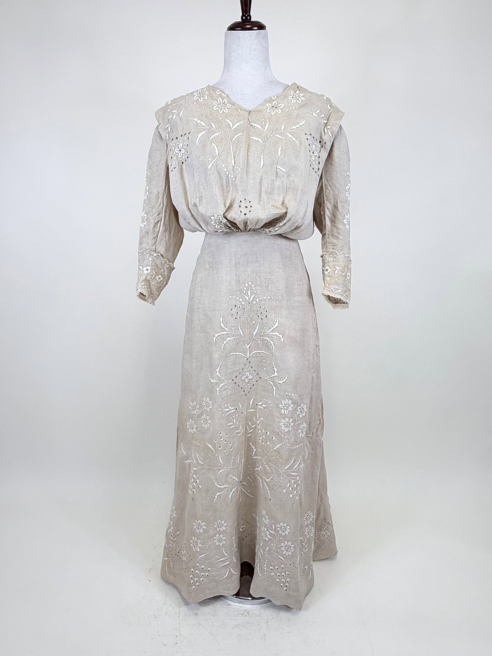 ANTIQUE EMBROIDERED & CUTWORK NATURAL LINEN LINGERIE DRESS, c. 1910 (1 of 12)