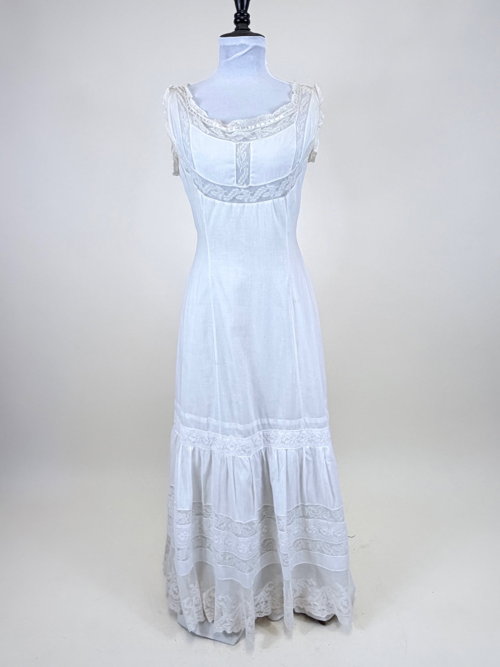 ANTIQUE COTTON & LACE CHEMISE, 1910: B 36", W 30", tiny spot stains to skirt & lace, see photos