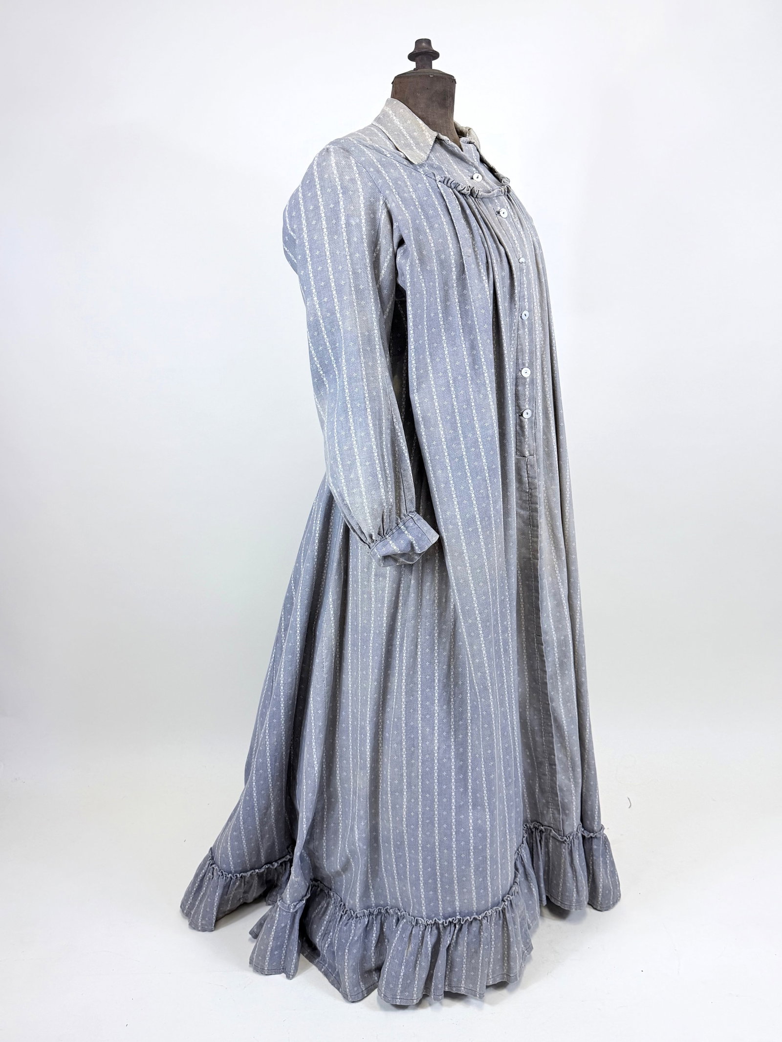 ANTIQUE PRINTED COTTON FLANNEL AT HOME DRESS, 1880s: B 40", W 50", fading, holes, discoloration, see photos