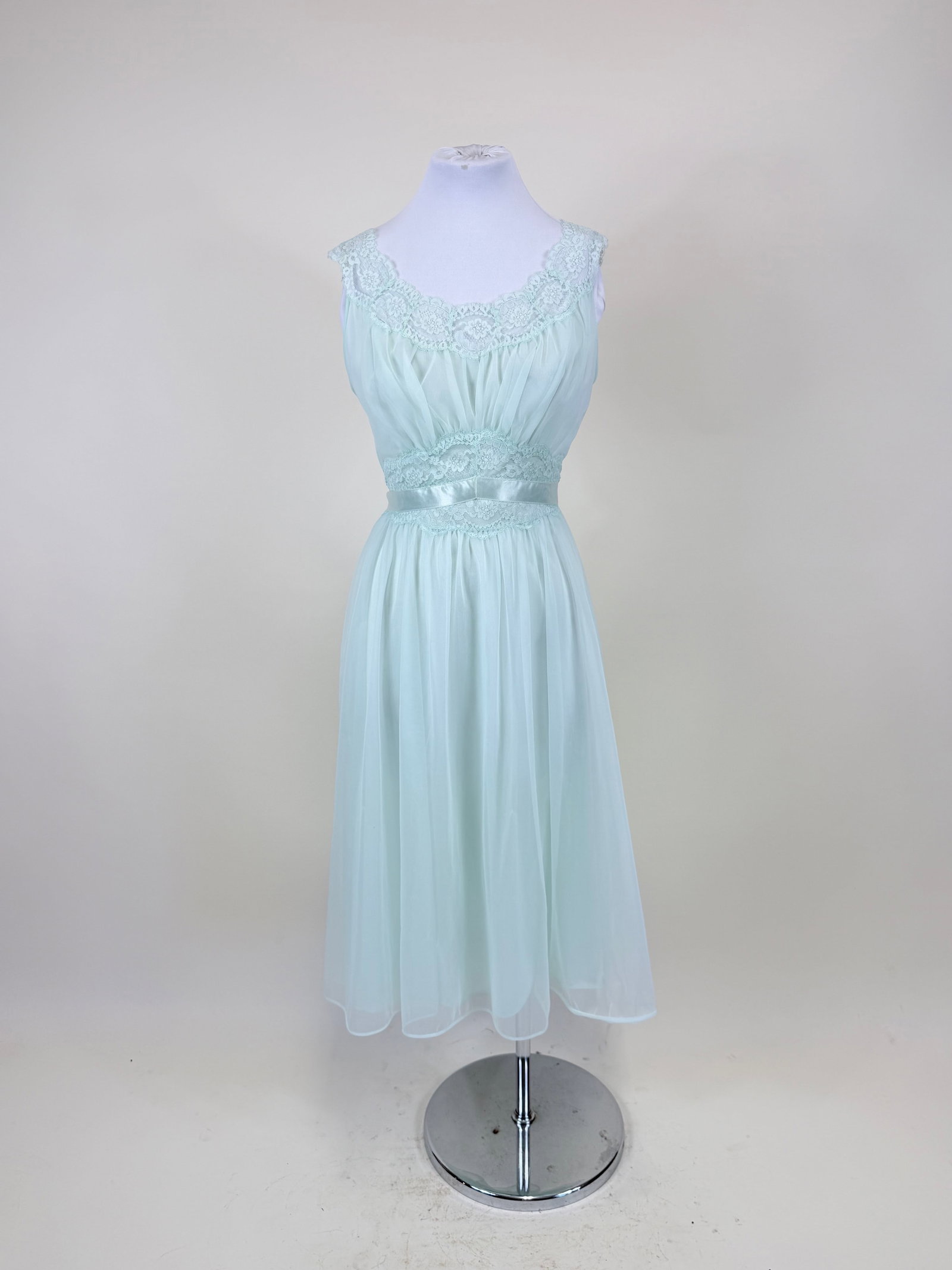 SEAFOAM NEGLIGEE, 1950s-1960s: B 38", W 28", good condition, see photos
