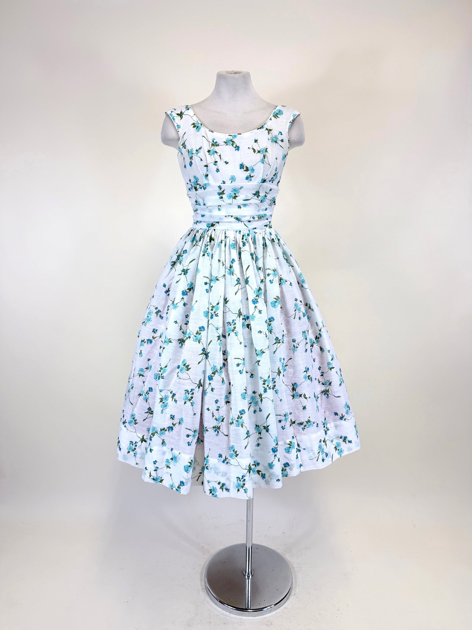 FLORAL PRINTED PARTY DRESS, 1950s: B 35", W 24", underarm discoloration, see photos