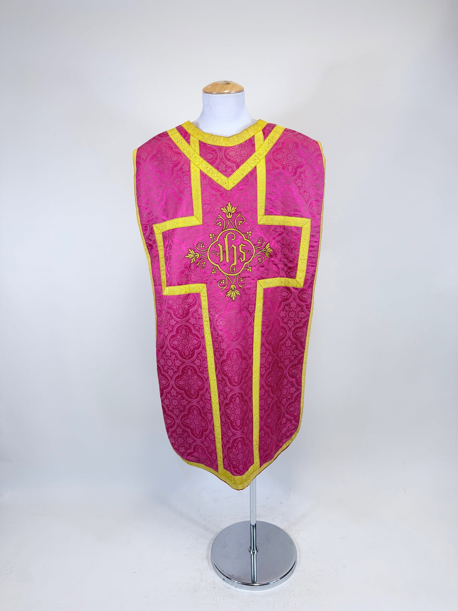 FRENCH CHAINSTITCH EMBROIDERED BROCADE CHASUBLE, MID 20TH C: good condition, see photos
