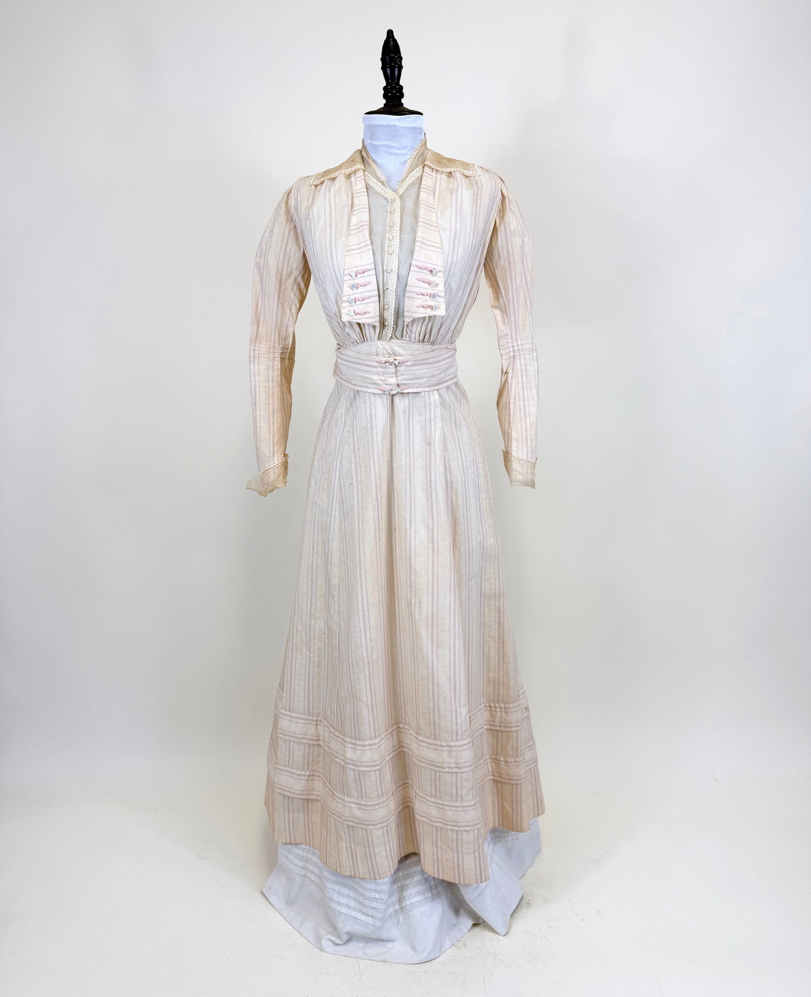 ANTIQUE STRIPED PATTERNED COTTON DAY DRESS, c. 1914: B 36", W 24", discoloration, holes to collar & at center front, small spot stains, see photos