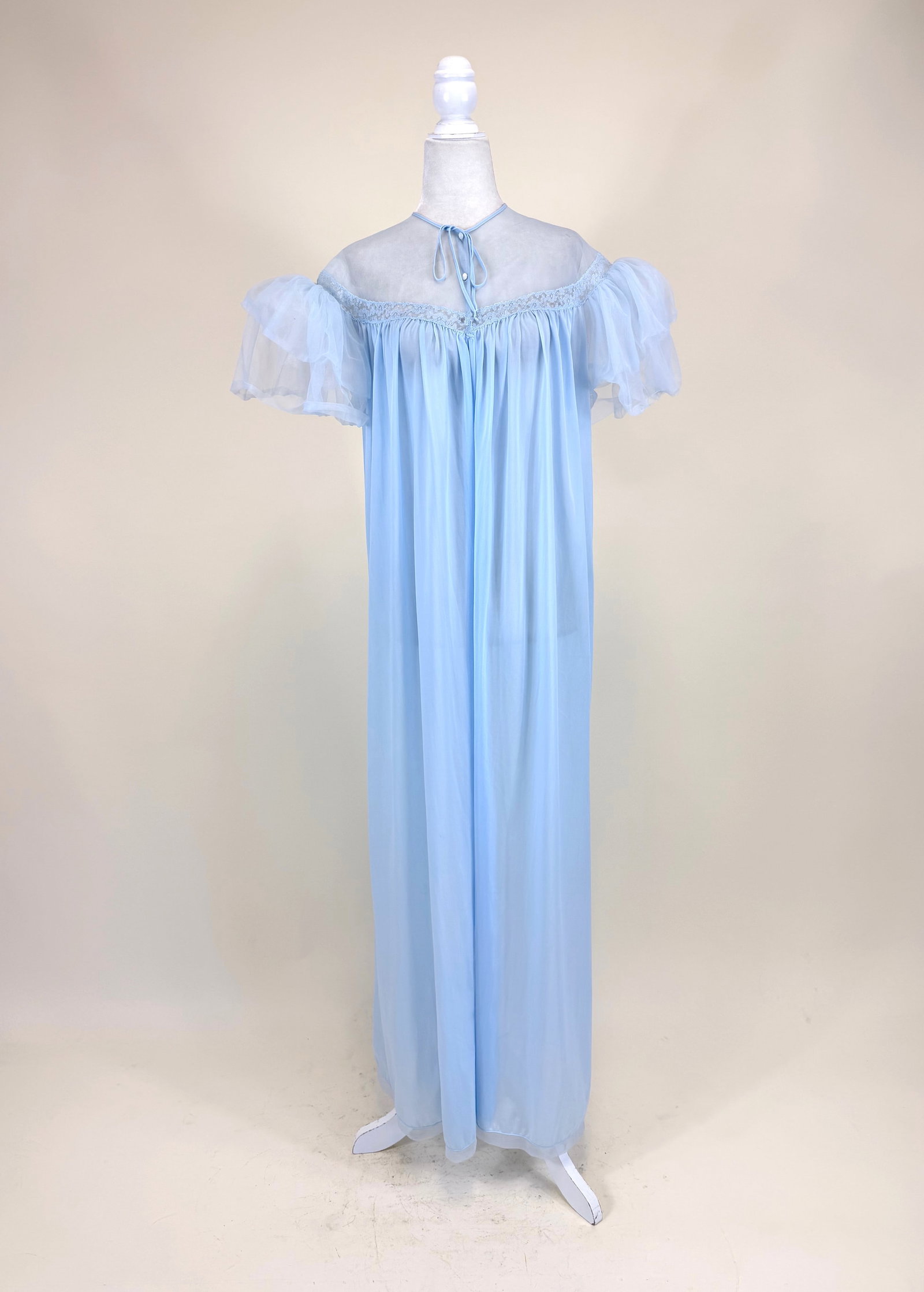 BABY BLUE PEIGNOIR, 1960s: one size, good condition, see photos