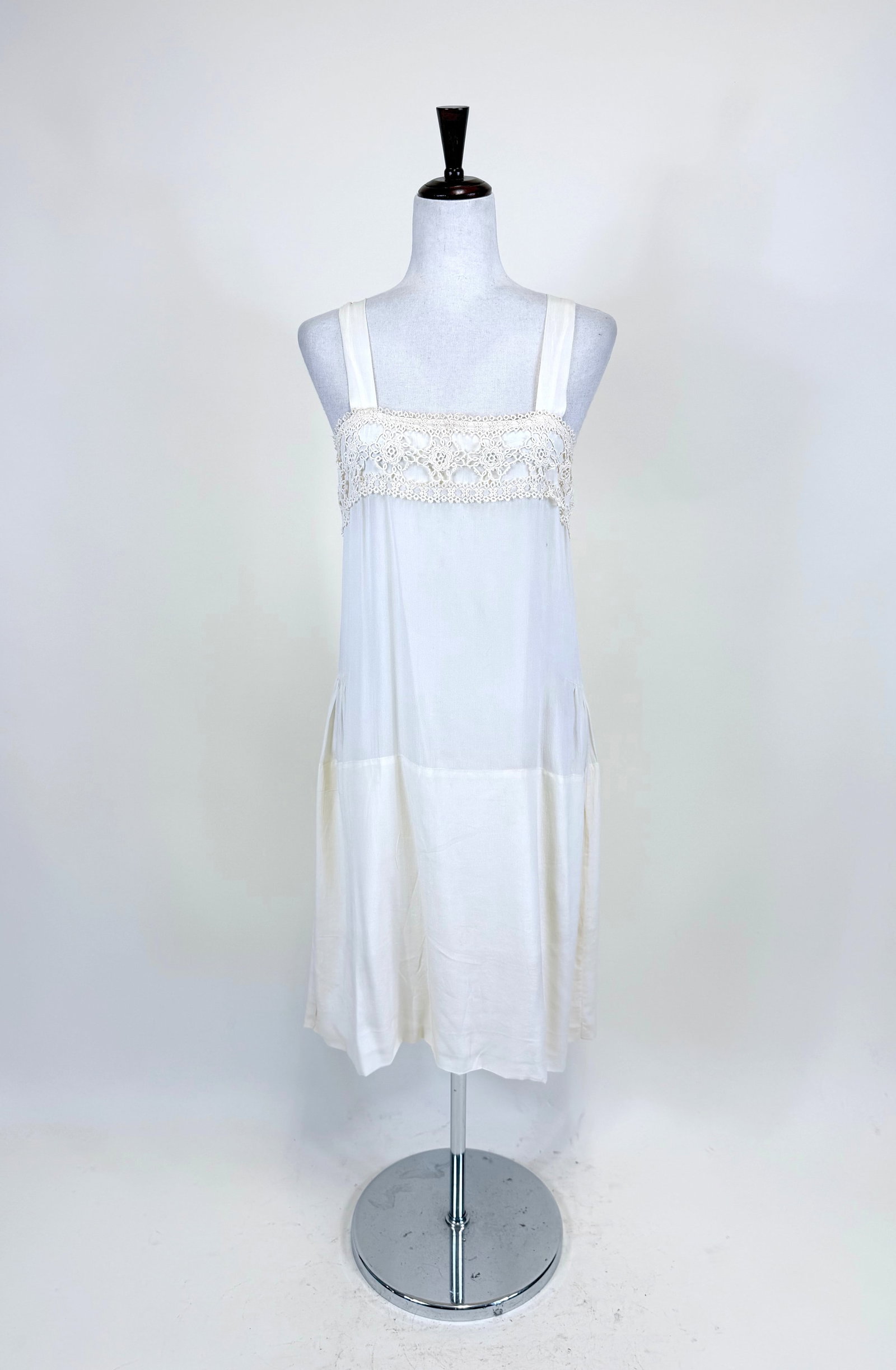 SILK CREPE & CROCHET ROBE DE STYLE SLIP, MID 1920s: B 36", few small holes, staining, see photos