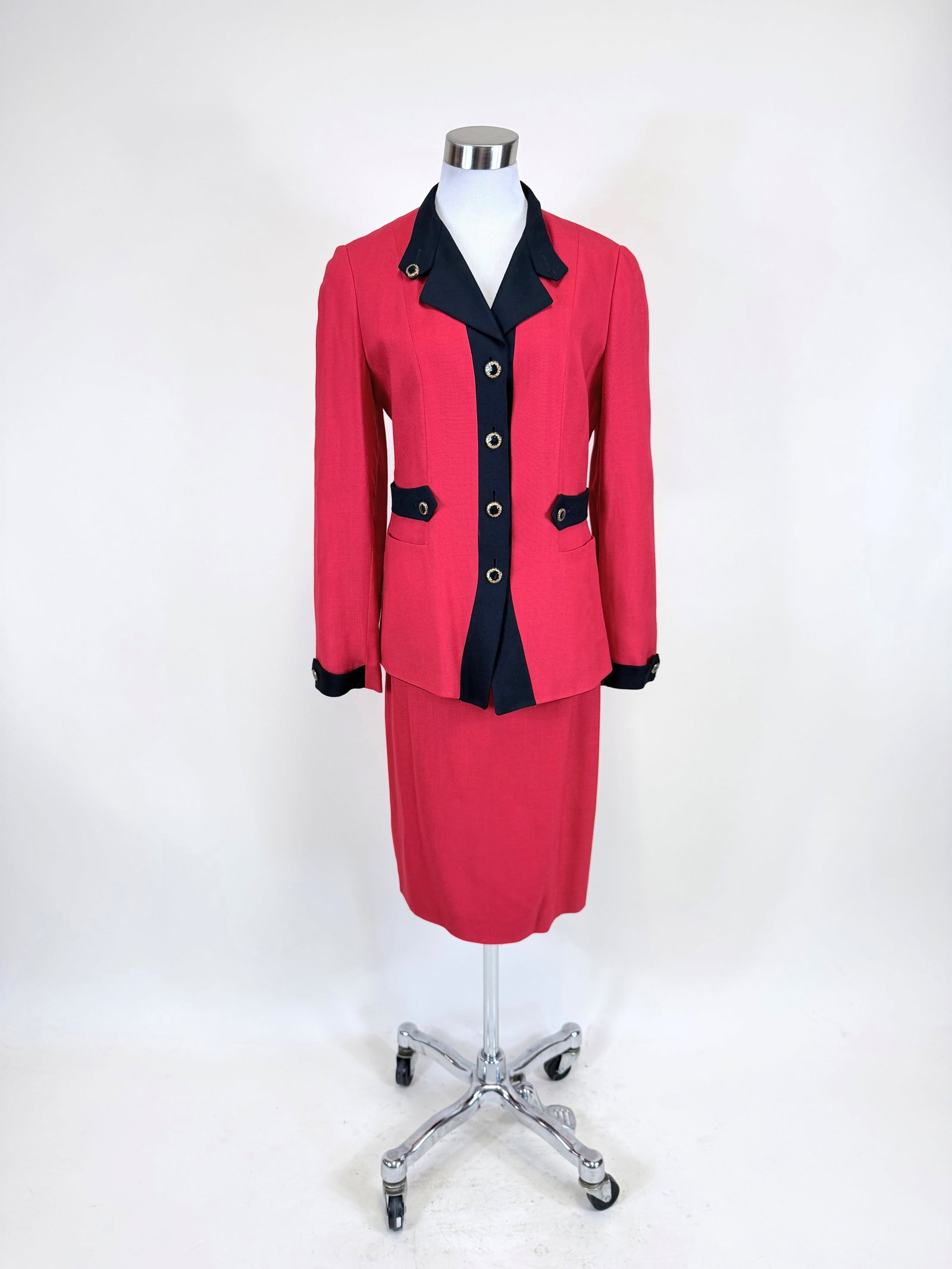 LOUIS FERAUD LINEN WEAVE SKIRT SUIT, 1980s: SH-SH 17", L 26", skirt W 26", good condition, see photos