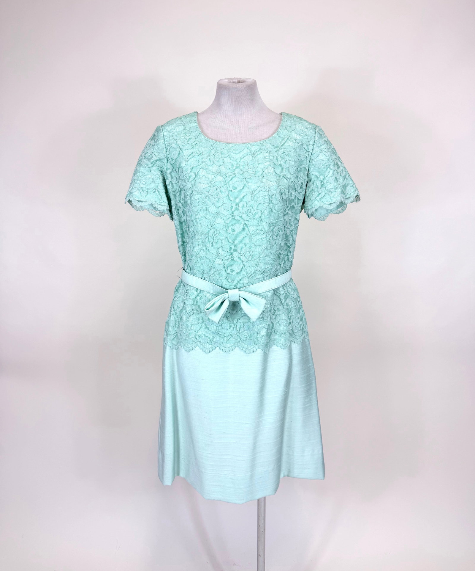 GUIPURE LACE & SHANTUNG DAY DRESS, 1950s: B 38", W 29", good condition, see photos. Provenance: Middlebury Clothing Antique Collection, originally from Purdue University's Costume Collection
