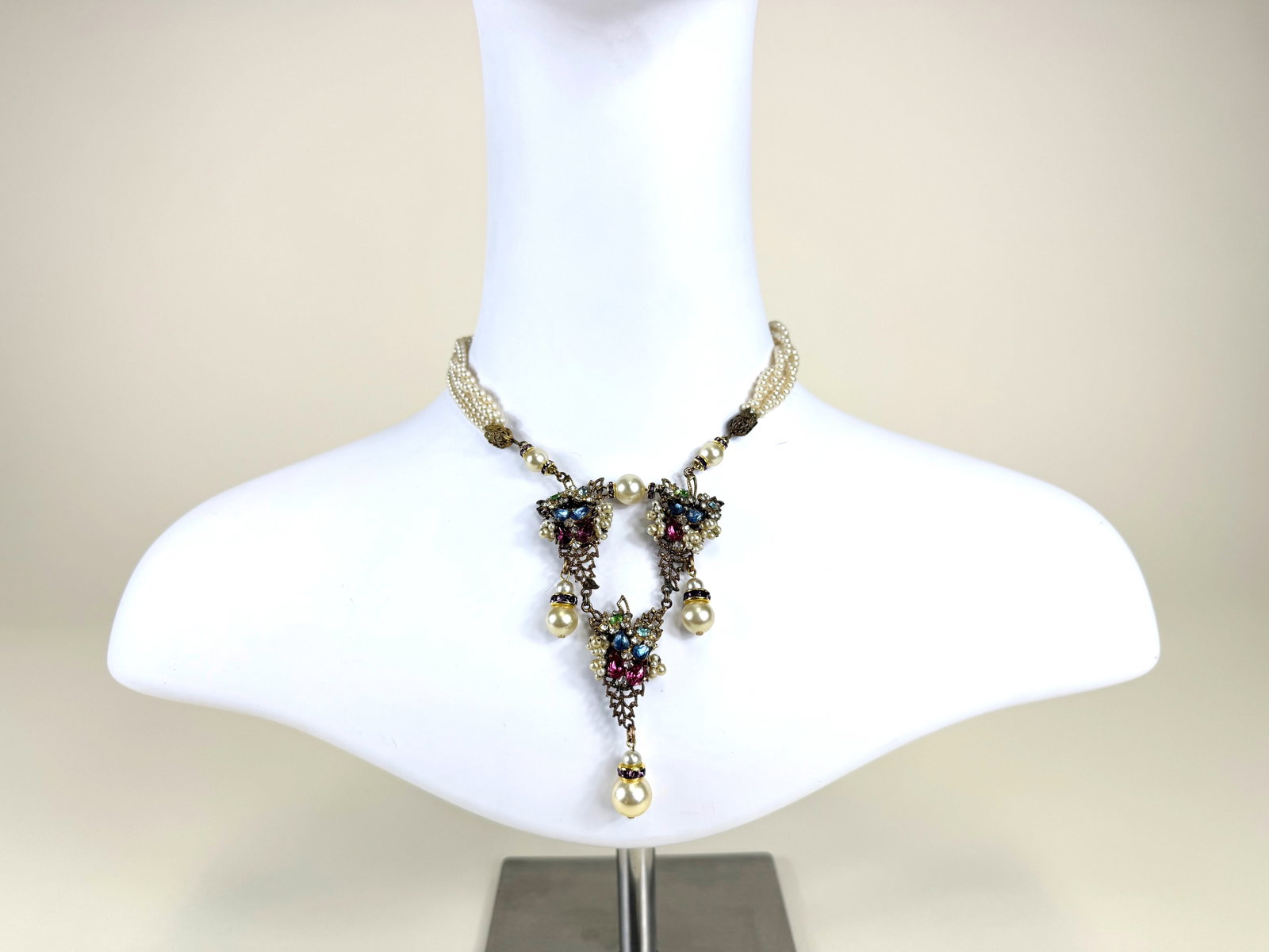 ORIGINAL BY ROBERT FAUX PEARL & PASTE CHOKER, 1950s-1960s: Stamped "Original by Robert", some tarnish/wear, see photos