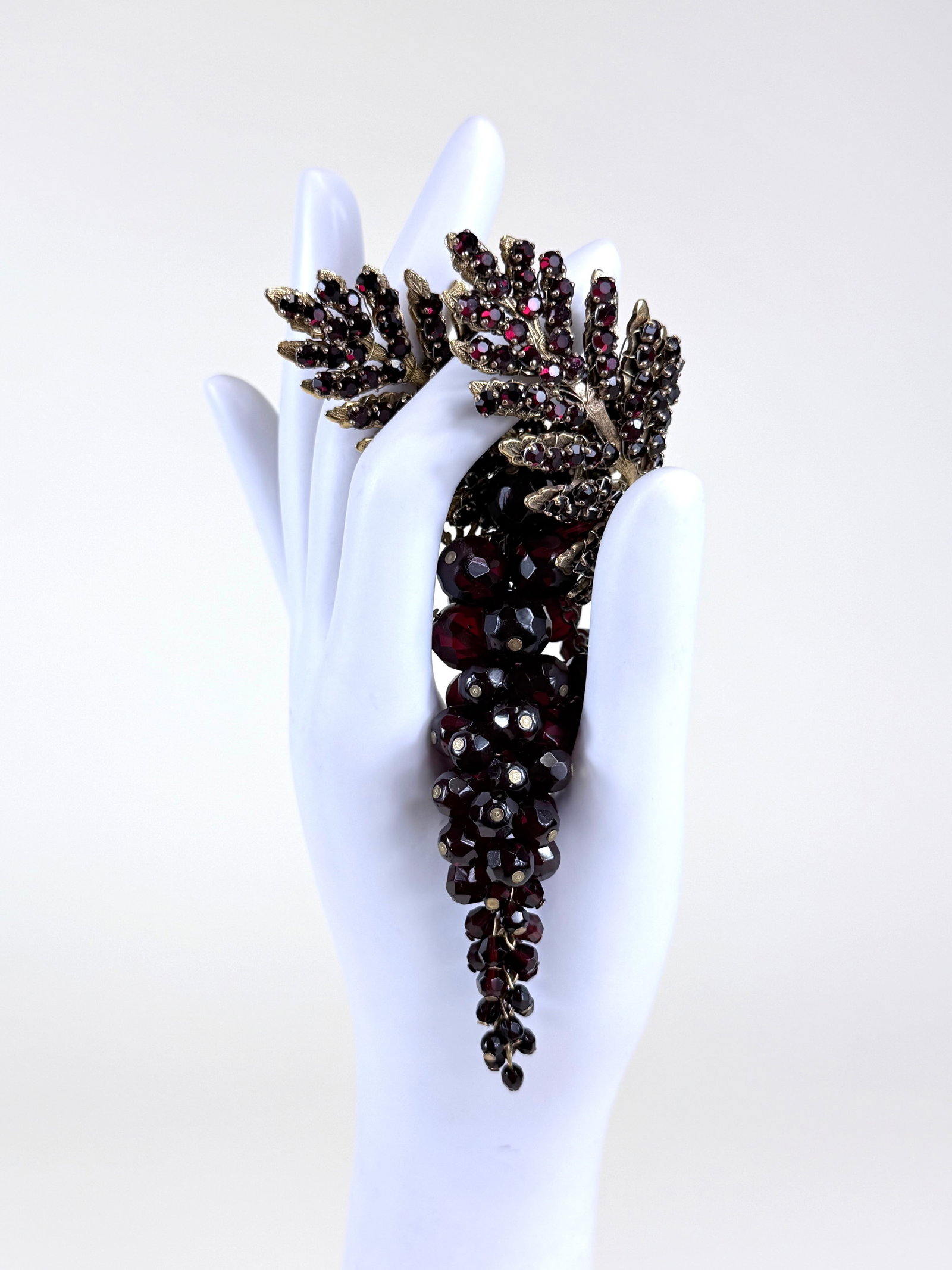 DRAMATIC MIRIAM HASKELL LEAF & GRAPE CLUSTER BROOCH, MID 20TH C - 2