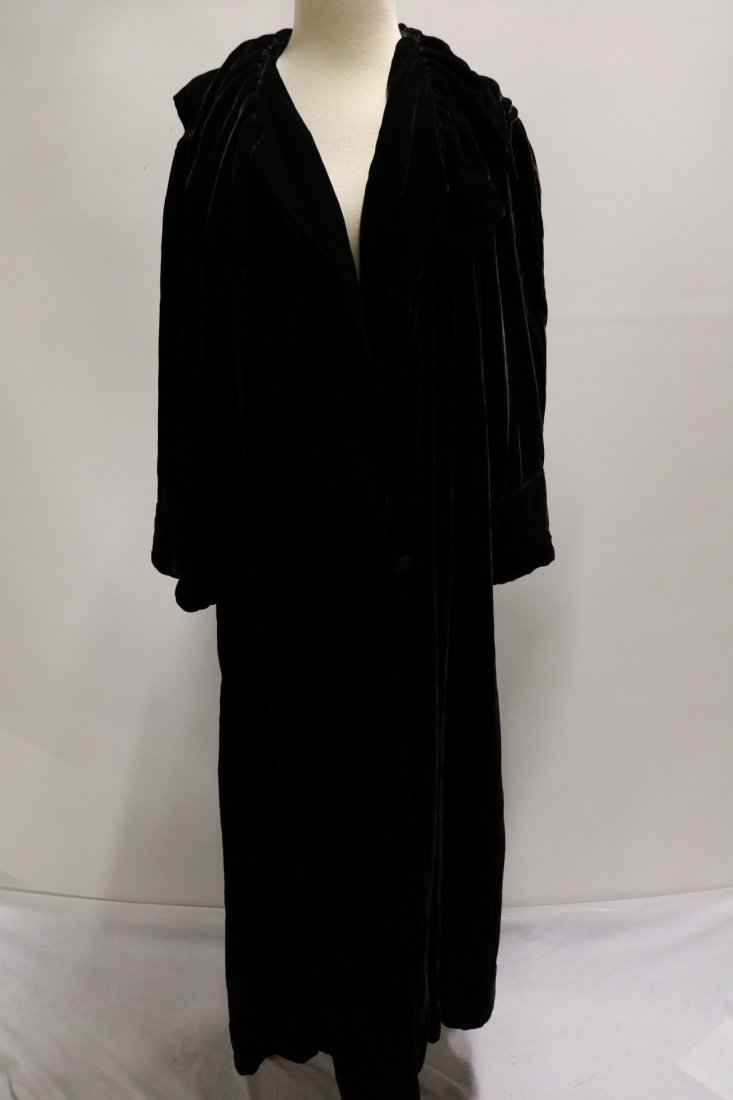 Victorian Velvet Opera Coat (1 of 5)