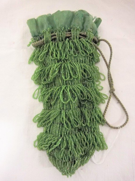 1920's Bright Green Beaded Purse in good condition: 1920's Bright Green Beaded Purse in good condition