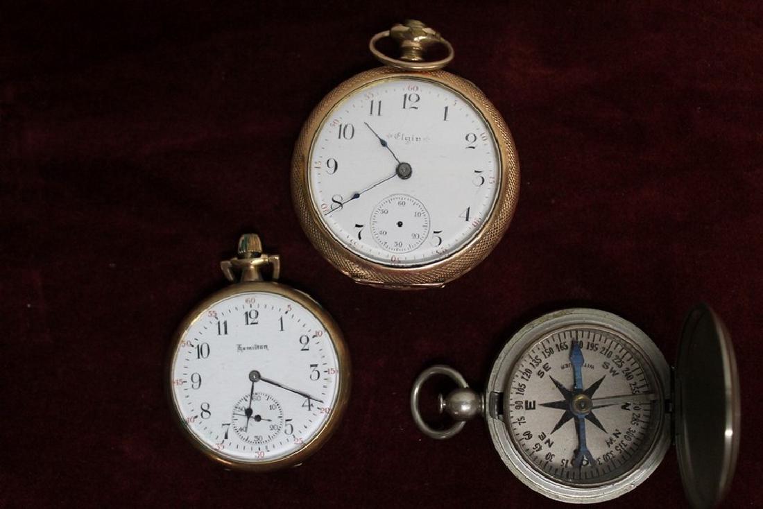 Lot of two pocket watches and one compass (1 of 7)