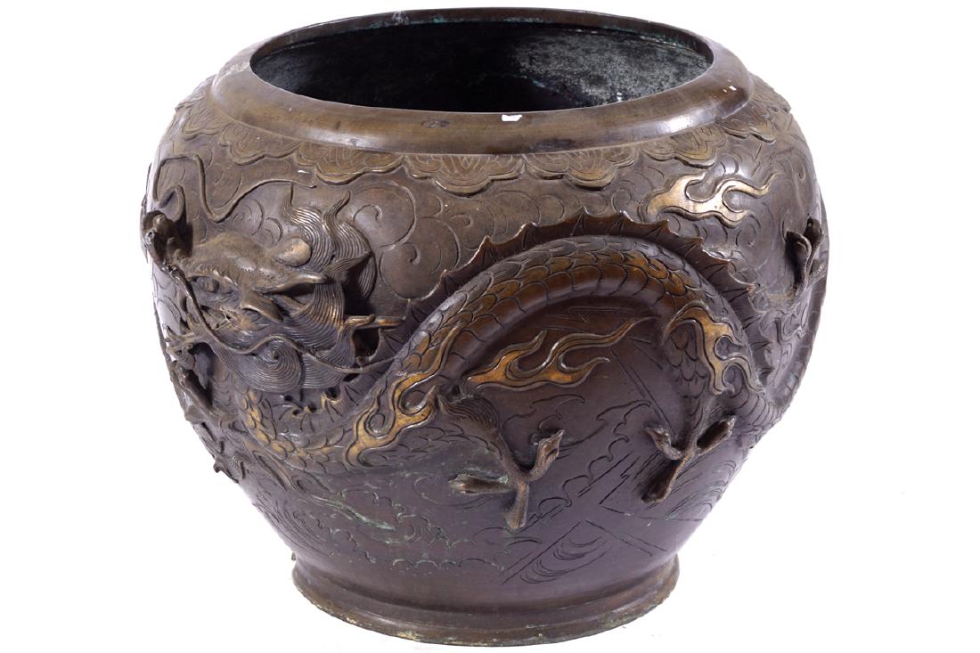 LARGE NINETEENTH-CENTURY CHINESE BRONZE JARDINIERE (1 of 1)