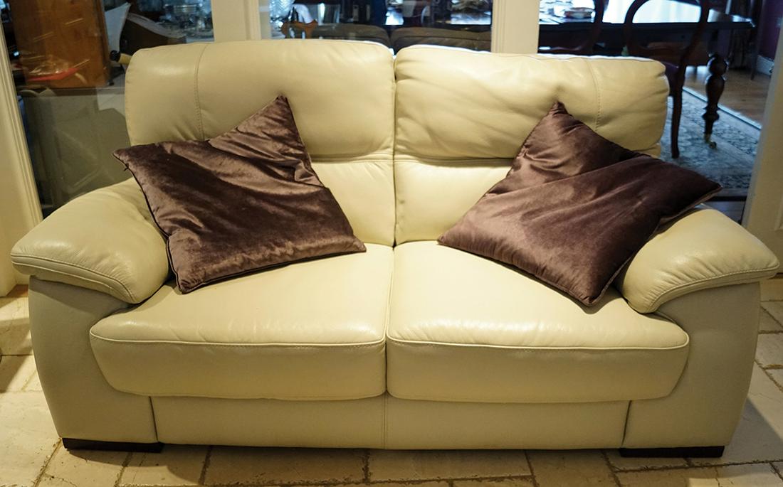 LARGE LEATHER SETTEE: with loose cushions. 90 cm. high; 180 cm. wide; 100 cm. deep