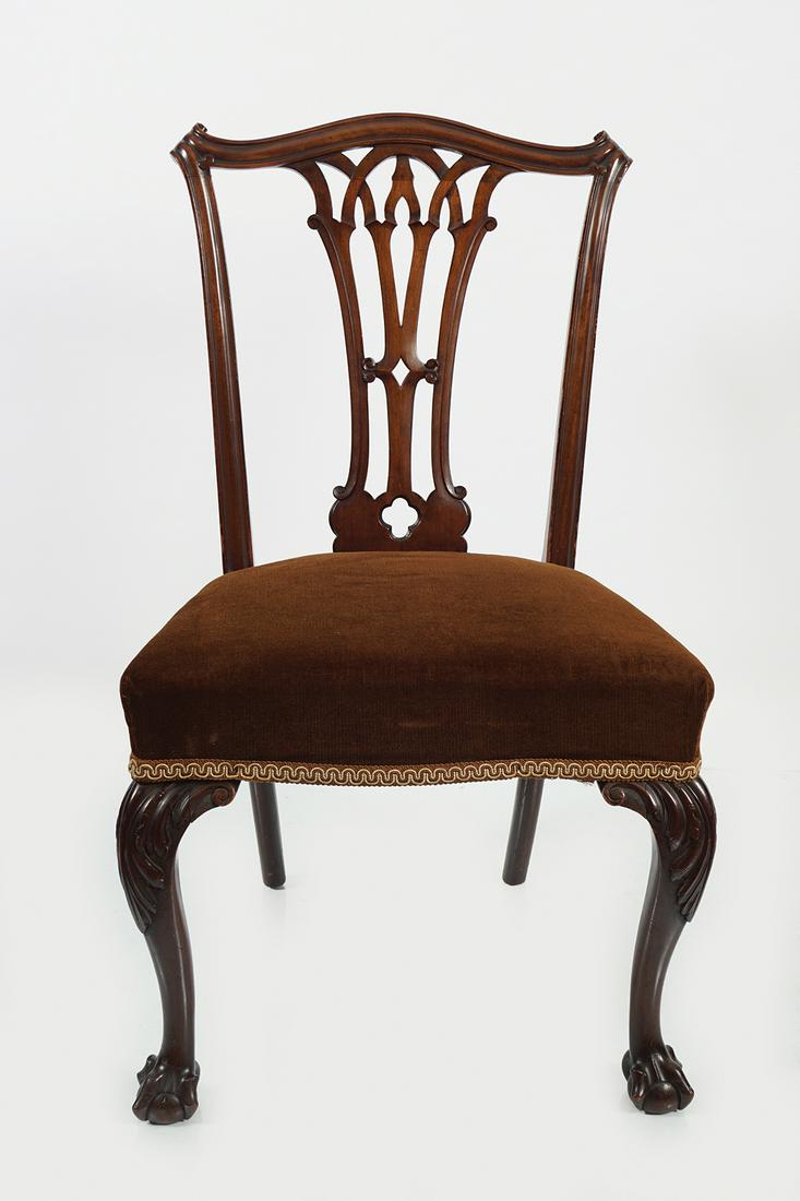 EDWARDIAN MAHOGANY CHIPPENDALE SIDE CHAIR: the serpentine crest rail, above a pierced splayed splat and stuff over seat, raised on cabriole legs to the fore, terminating on claw and ball feet 98 cm. high; 56 cm. wide; 46 cm. deep