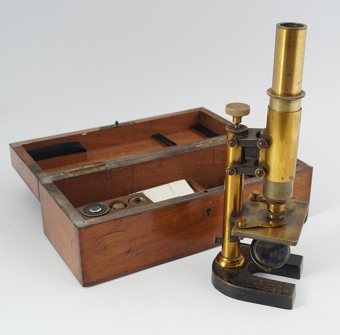 LEITZ MICROSCOPE IN ORIGINAL MAHOGANY CASE (1 of 3)