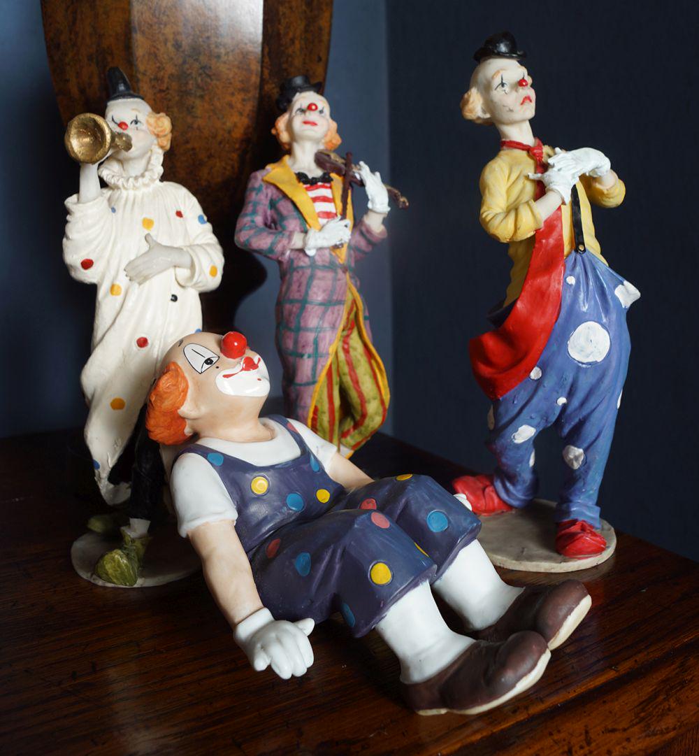 GROUP OF FOUR CLOWN FIGURINES (1 of 5)