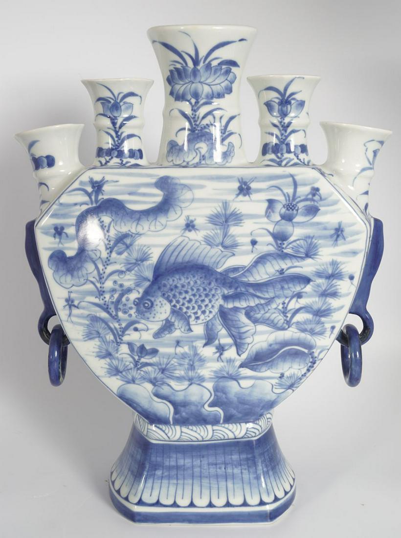 CHINESE BLUE AND WHITE TULIP VASE (1 of 6)